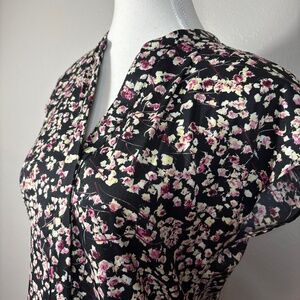 Like New - Banana Republic Woman Sleeve Blouse - Black Floral